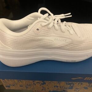 Brooks Ghost Max 2